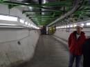 Siamo a 80 m sottoterra: si va verso il tunnel, un anello lungo quasi 27 km 