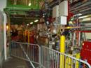 Il fascio di particelle oltre a essere accelerato deve anche essere il più sottile possibile, con una sezione dell'ordine del millimetro di diametro. Questi apparecchi servono proprio a questo. La cosa non è facile perché i protoni che compongono il fascio si respingono per forza elettrostatica. 